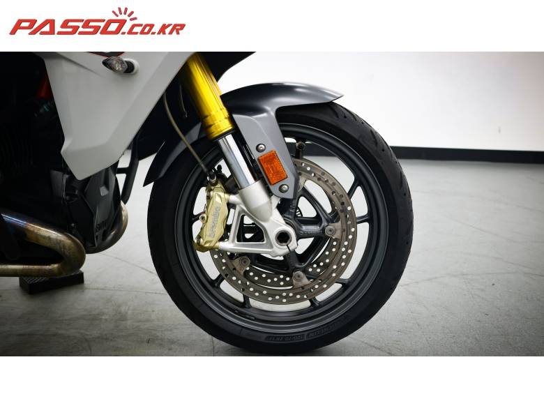 BMW R1200RS