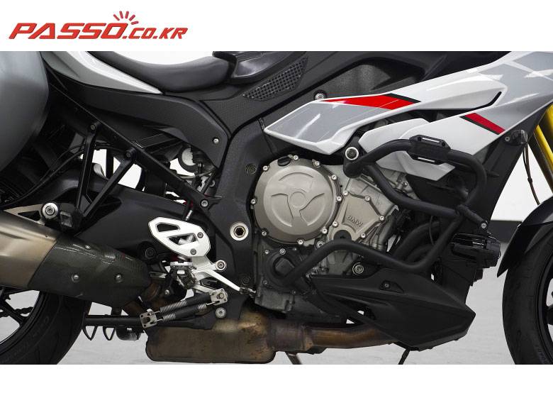 BMW S1000XR