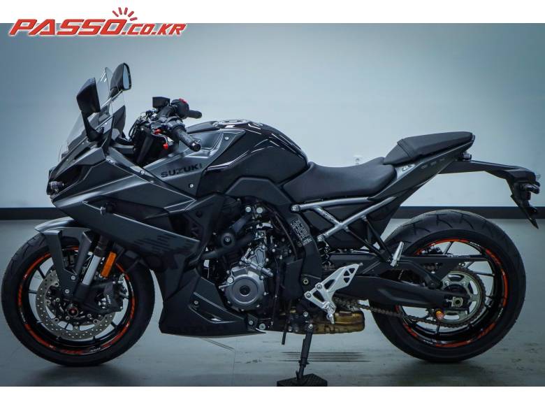 스즈키 GSX - 8 R