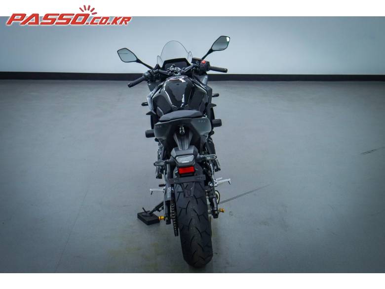 스즈키 GSX - 8 R