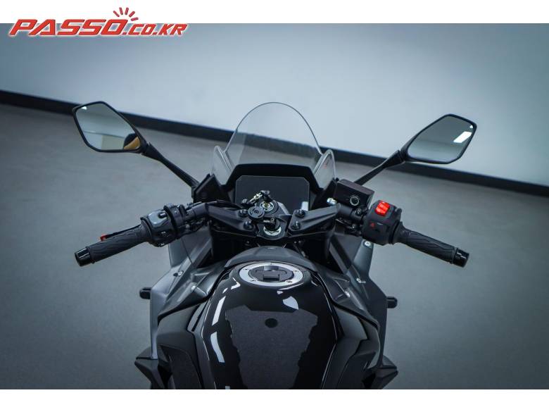 스즈키 GSX - 8 R