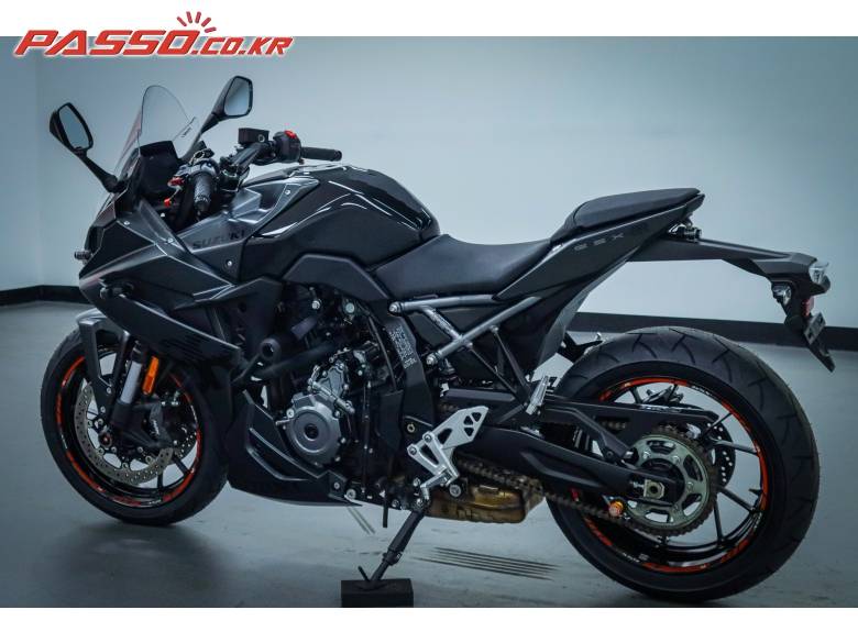 스즈키 GSX - 8 R